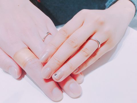 【銀座ダイヤモンドシライシの口コミ】 指輪は太すぎず細すぎず、つけ心地が良かったです。わたしが欲しかったウ…