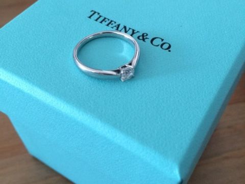 【ティファニー(Tiffany & Co.)の口コミ】 一生に一度の婚約指輪なので、自分の思い描いていた理想の形が欲しいなと…