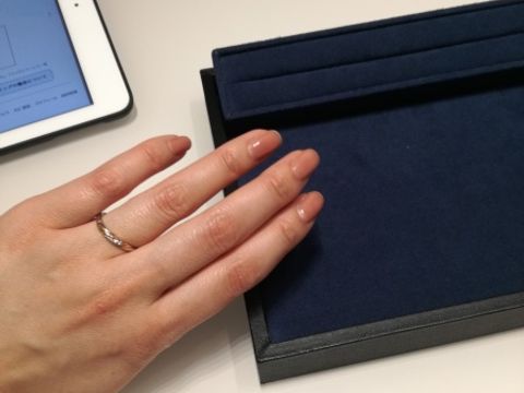 【4℃ BRIDAL(ヨンドシーブライダル)の口コミ】 シンプルながらも華やかさがあるデザインかとおもいます。シルバーだけで…