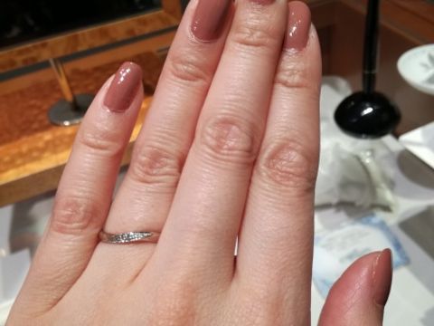 【銀座ダイヤモンドシライシの口コミ】 小さなダイヤモンドがついているデザインですがダイヤモンドがほんとにキ…