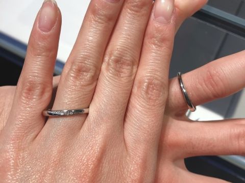 【銀座ダイヤモンドシライシの口コミ】 ウエーヴがついているデザインも豊富でそちらを希望していくつか付けてみ…