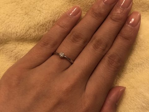【ジュエリーツツミ(JEWELRY TSUTSUMI)の口コミ】 プラチナのミルグレインのデザインの結婚指輪との重ね付けが出来る婚約指…