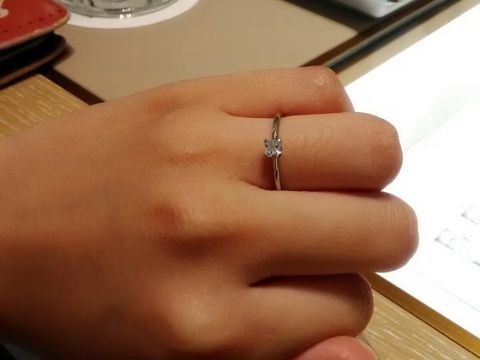 【ティファニー(Tiffany & Co.)の口コミ】 【指輪のデザインについて】
あまり派手なデザインは身につけないので、シ…
