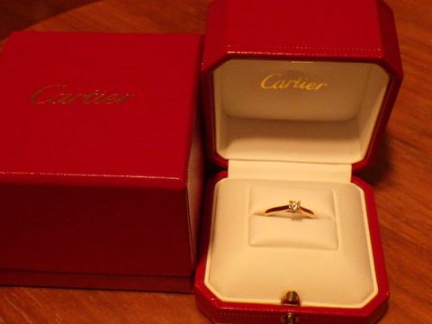 【カルティエ(Cartier)の口コミ】 「婚約指輪はカルティエ！」と決めていたので、今の旦那にお願いして一緒…