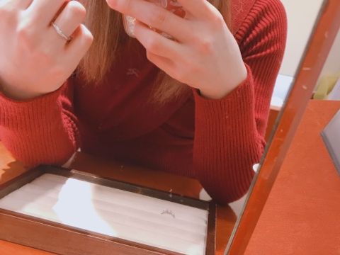 【TRECENTI(トレセンテ)の口コミ】 指輪の着け心地がとてもいいです。他のお店と比べて指に触れる所が丸くな…
