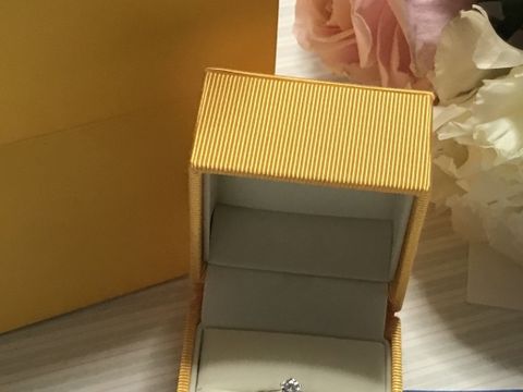 【ケイウノ ブライダル(K.UNO BRIDAL)の口コミ】 何十年先もつける指輪なので、シンプルなデザインで飽きずに生涯つけられ…