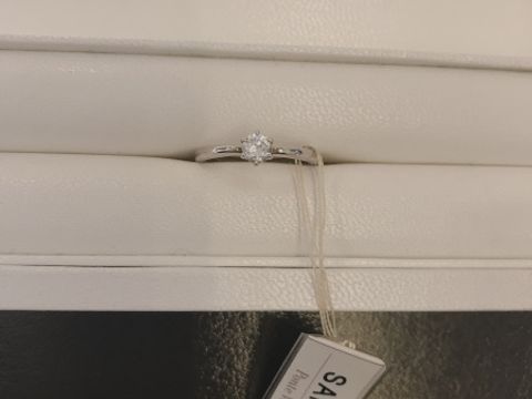 【Ponte Vecchio(ポンテヴェキオ)の口コミ】 婚約指輪は毎日は付けないかもしれませんが、一生物なので、何歳になって…