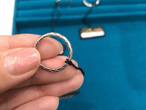 【Lili Bridal(リリーブライダル)の口コミ】 プラチナでさがしていたところ、プラチナのリングが豊富にあるとのことで…