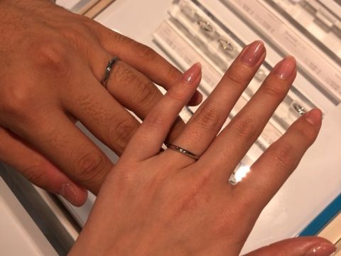 【CAFERING(カフェリング)の口コミ】 結婚指輪っぽいものを探していたので、1番スタンダードなシンプルのデザイ…