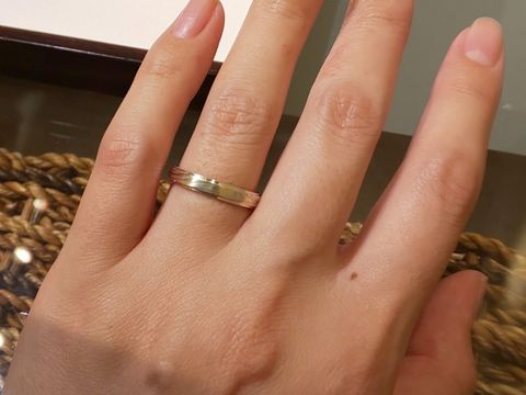 【杢目金屋(もくめがねや)の口コミ】 初めて結婚指輪を探し始めて試着したのがこの指輪です。最初に感じたのは…