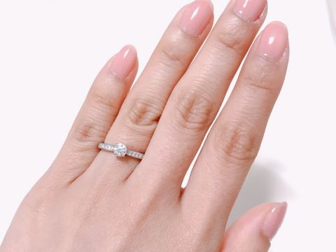 【ラザール ダイヤモンド(LAZARE DIAMOND)の口コミ】 結婚指輪と同じ時期に購入予定で、結婚指輪が飾りのないシンプルなものに…