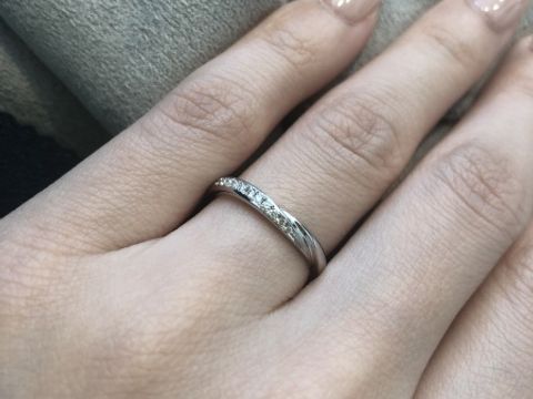 【エクセルコダイヤモンド(EXELCO DIAMOND)の口コミ】 薬指と小指の間の水かきが浅めなので、ストレートかV字が似合うとおすすめ…