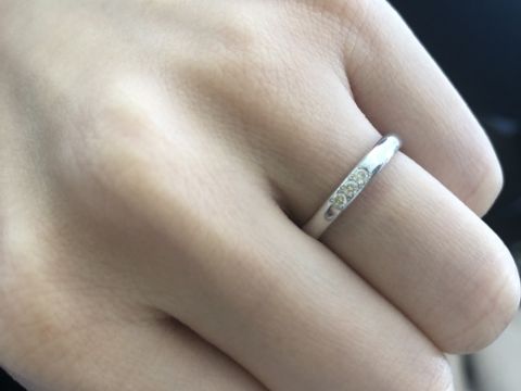 【エクセルコダイヤモンド(EXELCO DIAMOND)の口コミ】 ストレートで、3粒のダイヤモンドがあしらわれた上品なリング。どのブラン…