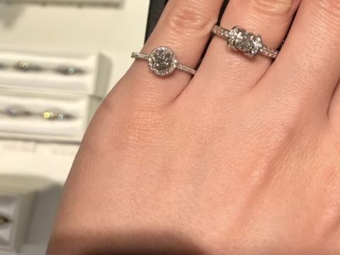 【ティファニー(Tiffany & Co.)の口コミ】 ティファニーリボンのデザインが気に入って試着をしました。たまたま通り…