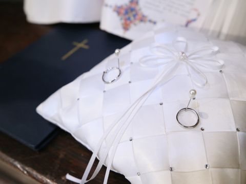 【銀座ダイヤモンドシライシの口コミ】 銀座で複数のお店をまわって結婚指輪を探しました。
指が細めのため細いラ…