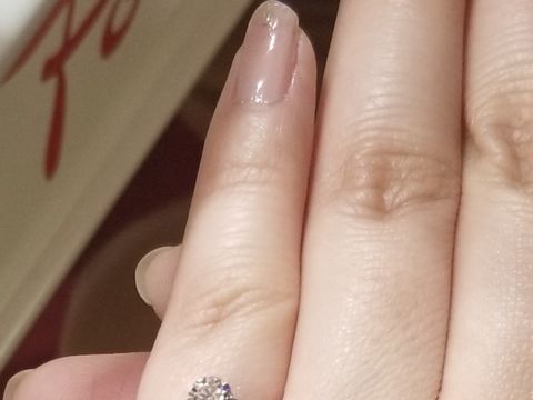 【アンジェリックフォセッテ(Angelique Fossette)の口コミ】 指が太くて短いので、ウエーブしたデザインをいくつか試着しました。サン…