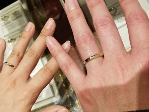 【ケイウノ ブライダル(K.UNO BRIDAL)の口コミ】 金とプラチナ両方が半分半分で組合わさったタイプの指輪です。金もつけた…