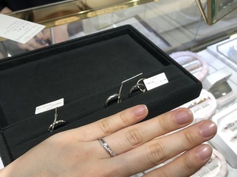 【AHKAH(アーカー)の口コミ】 元々、ネットで見ていて、デザインとリングの名前(two of us)がかわいいな…