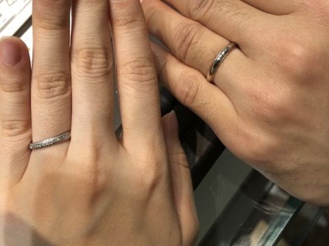 【アイプリモ(I-PRIMO)の口コミ】 ハーフエタニティで上下サイドラインにミルが入っているデザインです。ハ…