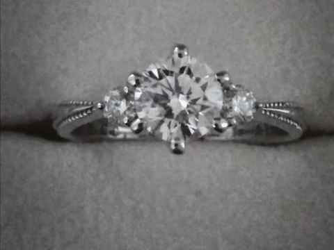 【アンジェリックフォセッテ(Angelique Fossette)の口コミ】 ウェーブやV字等様々な種類を試着しましたが、私の指に一番合っていたのは…