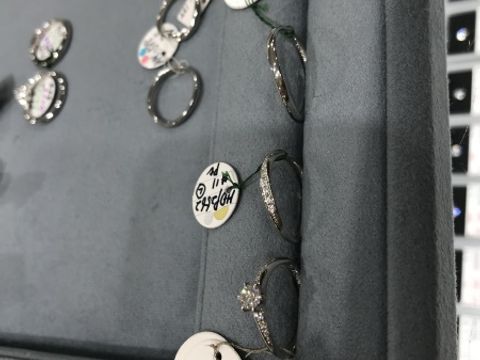 【宝寿堂(ほうじゅどう)の口コミ】 デザインがかわいいです。種類もたくさんあり、あれこれとおすすめをたく…