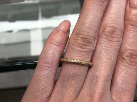 【アイプリモ(I-PRIMO)の口コミ】 ダイヤの数は1つか3つと考えていましたが、指輪自体にデザインがあるので…