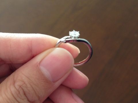 【アイプリモ(I-PRIMO)の口コミ】 一番の決め手は希少なピンクダイヤモンドがあしらわれている点です。こぶ…