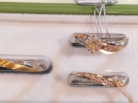 【LAPAGE(ラパージュ)の口コミ】 婚約指輪と結婚指輪の重ね付けがしたくてセットで売っている指輪を出して…