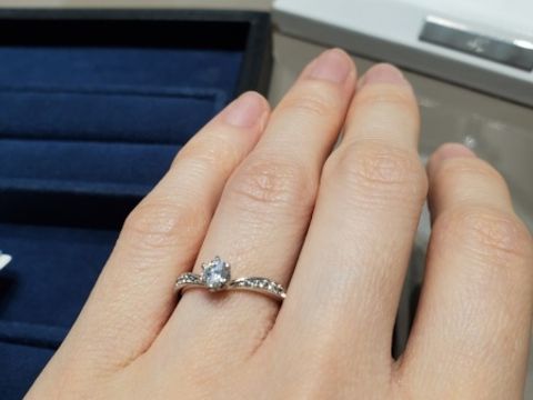 【銀座ダイヤモンドシライシの口コミ】 鑑定がしっかりしており、ダイヤの品質が安心できました。デザインもオシ…