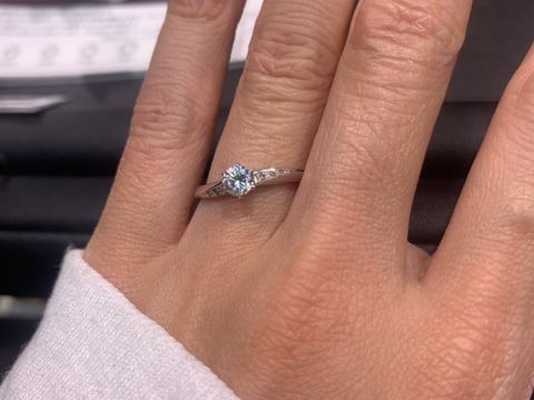 【カオキ　ダイヤモンド専門卸直営店の口コミ】 ダイヤモンドの大きさも好きなように選べるのでいいと思います。
デザイン…