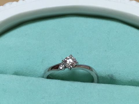 【Disney Cinderella(ディズニー シンデレラ)の口コミ】 結婚を決めた時から婚約指輪は絶対にディズニーのシンデレラにしようと思…