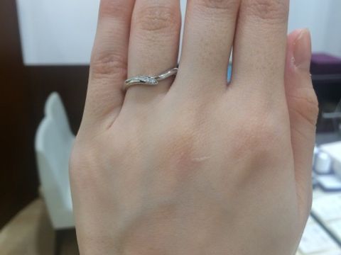【俄(にわか)の口コミ】 リングの太さ自体もしっかりしており存在感があります。デザインもありそ…