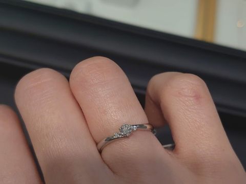 【BRIDGE(ブリッジ)の口コミ】 適性価格でした。
0.3カラットで枠の値段込み30万～40万で購入できそうで…