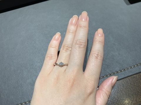 【俄(にわか)の口コミ】 とにかくダイヤモンドが美しく輝く工夫がされていると感じました。光の取…