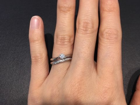 【4℃ BRIDAL(ヨンドシーブライダル)の口コミ】 フィット感も良く形も綺麗でとても大人っぽいデザインです！30代のわたし…