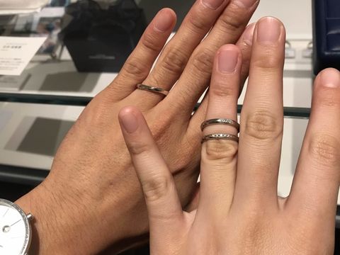 【銀座ダイヤモンドシライシの口コミ】 たくさんの種類がある中で何個かスタッフさんにいくつか指輪を出していた…