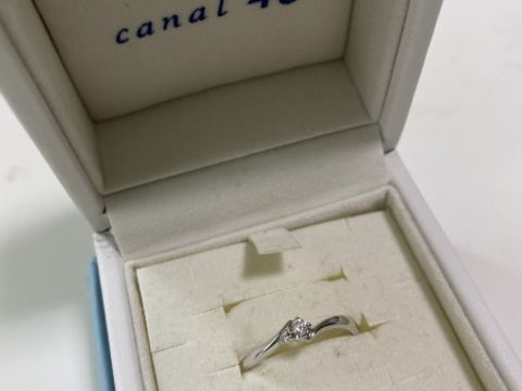 【canal4℃(カナルヨンドシー)の口コミ】 シンプルかつダイヤモンドがしっかり輝きのある婚約指輪を探して、こちら…