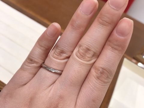 【TRECENTI(トレセンテ)の口コミ】 シンプルですが、ダイヤモンドのラインの流れや指輪全体の丸みがとても美…