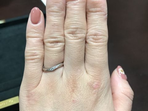 【BIJOUPIKO(ビジュピコ)の口コミ】 ウェーブのデザインで、よくあるデザインだとは思いますが、ダイヤの入り…