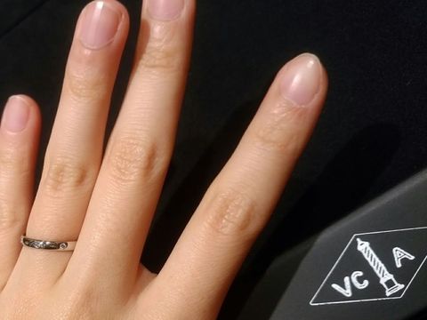 【ヴァン クリーフ＆アーペル(Van Cleef & Arpels)の口コミ】 一石タイプのプラチナマリッジリングはよく拝見しますが、3石は珍しい点と…