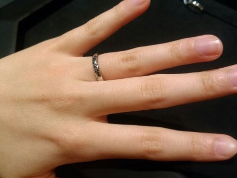 【ヴァン クリーフ＆アーペル(Van Cleef & Arpels)の口コミ】 主人と素材もデザインもまったく同じ指輪が良かったのでこちらにしました…