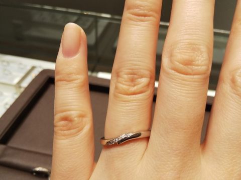 【アイプリモ(I-PRIMO)の口コミ】 デザイン自体はあまりこだわりがありませんでした。私の指の形が、ウェー…