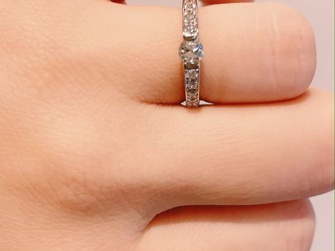 【ラザール ダイヤモンド(LAZARE DIAMOND)の口コミ】 結婚記念日に指輪をプレゼントしてもらえることになり、ダイヤモンドのつ…
