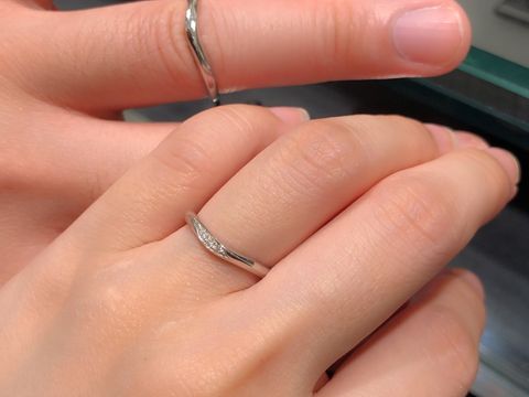 【ラザール ダイヤモンド(LAZARE DIAMOND)の口コミ】 オーチャードというデザインはひねったようなウエーブのラインになってい…