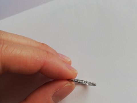 【銀座ダイヤモンドシライシの口コミ】 普段指輪をつけることがないので、つけたときに違和感を感じないくらいの…