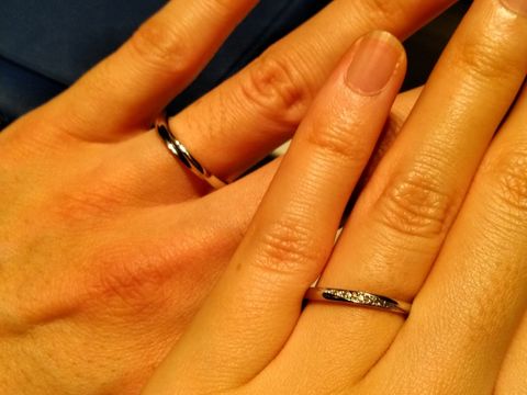 【銀座ダイヤモンドシライシの口コミ】 プラチナ950、細めのストレートライン、斜めにダイヤモンドがついています…