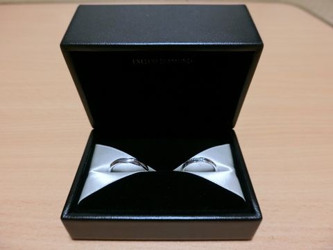 【エクセルコダイヤモンド(EXELCO DIAMOND)の口コミ】 お揃いのもので、女性ものはメレダイヤがついているものを探していました…