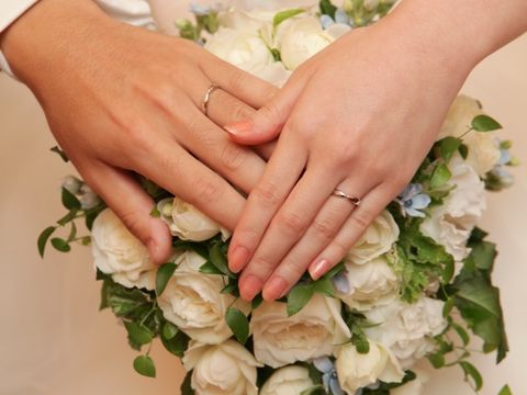 【ティファニー(Tiffany & Co.)の口コミ】 最初は普通の丸い結婚指輪を探していたのですが、
ティファニーのハーモニ…