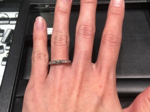 【ラザール ダイヤモンド(LAZARE DIAMOND)の口コミ】 なんといってもデザインが気にいりました。元々細いのよりも太くてごつめ…