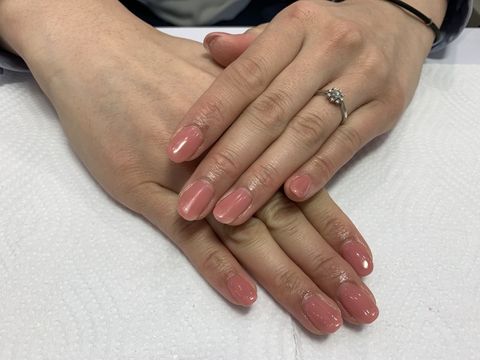 【LEGAN(レガン)の口コミ】 デザイン性で決めました。メインのダイヤモンドのまわりにメレダイヤモン…